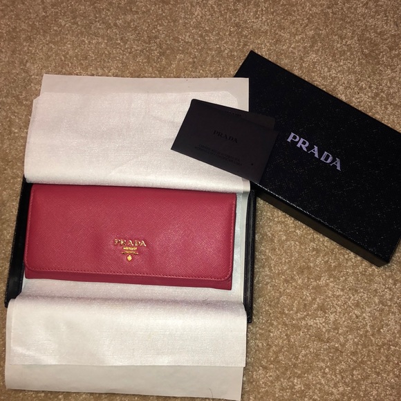 Prada wallet - Picture 1 of 5